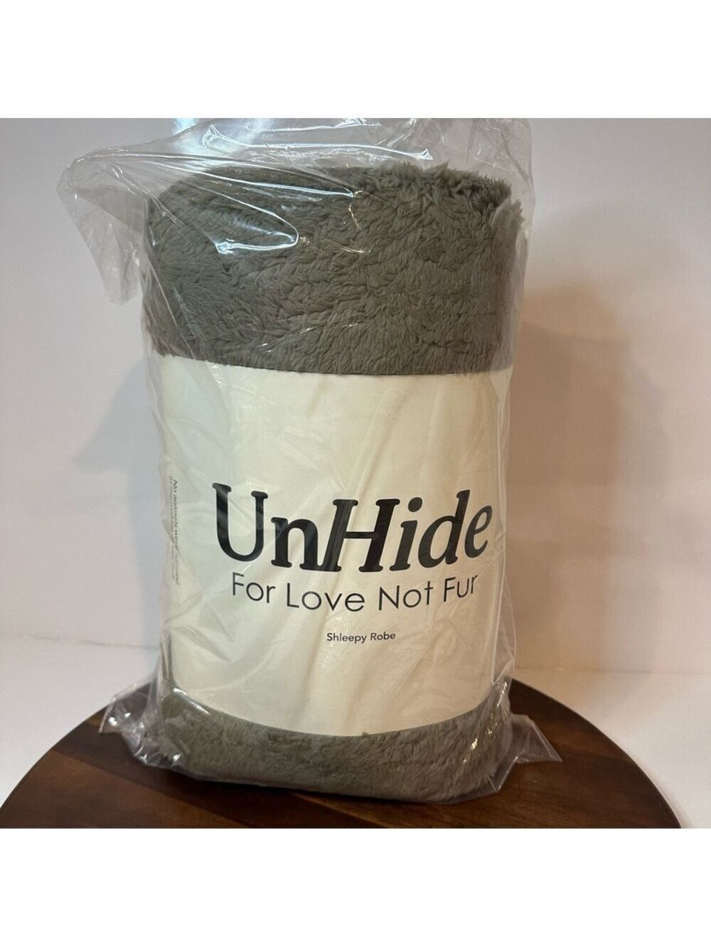UnHide “For Love Not Fur” Sleepy Robe – Large – Taupe/Gray NEW in Packaging